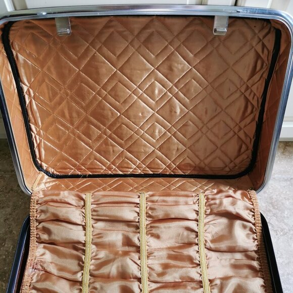 Vintage Suitcase White Leatherette Riviera Luggage Case Photo Prop - Picture 7 of 13